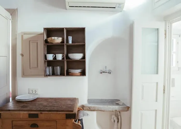 Mooi Mayor * Mykonos Town